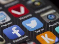 5 Advantages of Using Social Media